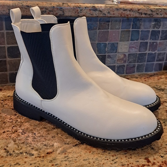 MIA Shoes - Mia Boots Slip-On White/Black Women’s Size 10 Style Zyah